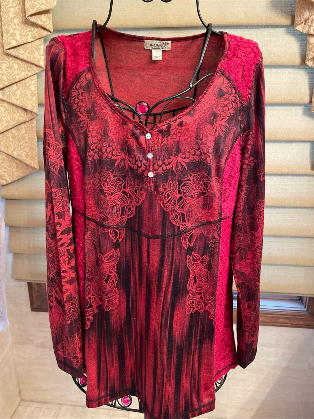 One World Live And Let Live Women Red/Black Print Lace Panel Henley Top Size M